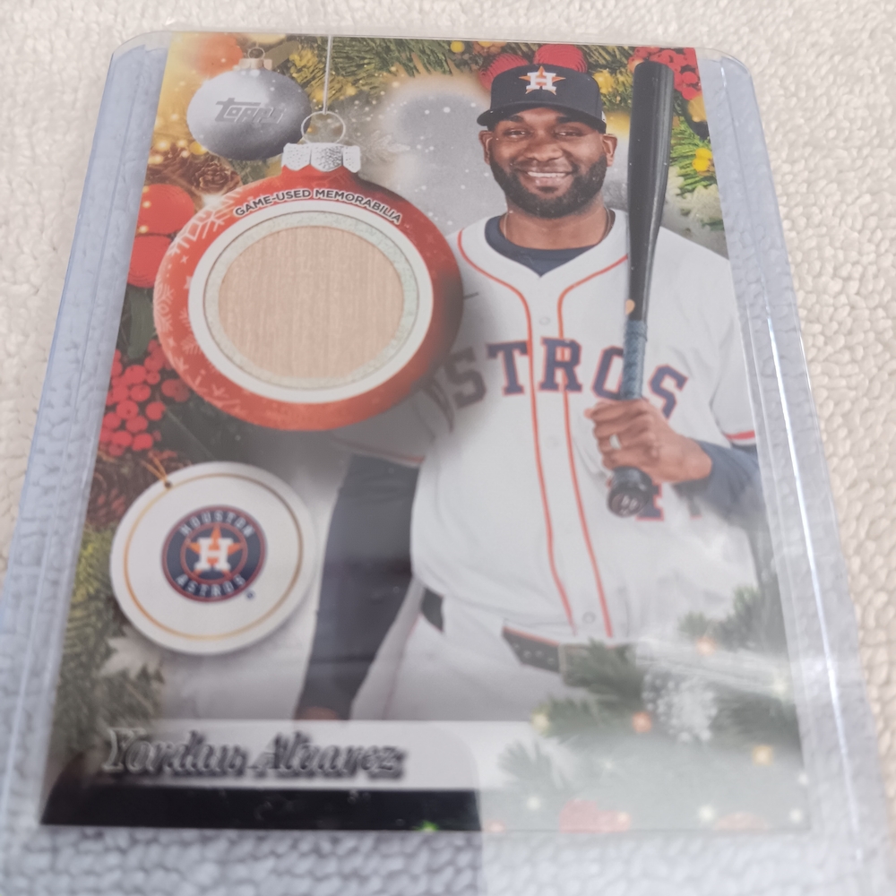 Topps Holiday Player Relic Card with Festive Design - Picture 2 of 4